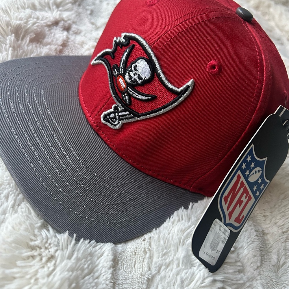 NFL Pro Standard Red and Gray Cap